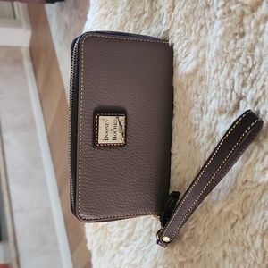 Gorgeous Dooney & Bourke Elephant Pebbled Leather Wallet/Wristlet 🐘 🖤